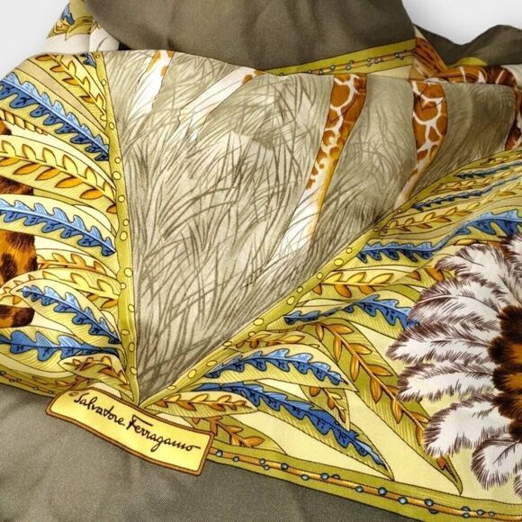 Salvatore Ferragamo Scarf Giraffe Leopard Silk Cloth Wrap Green Vintage Rare - Picture 3 of 12